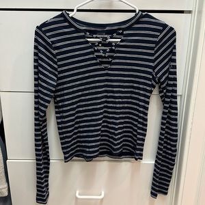 NAVY BLUE AND WHITE STRIPED LONG SLEEVE V-NECK CUT OUT TOP